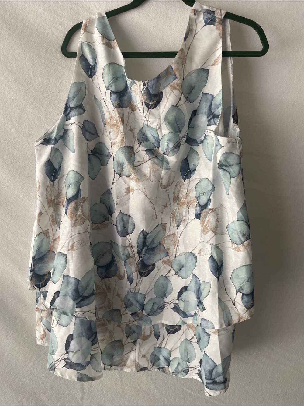 Sleeveless Floral Leaf Print Camisole in White, Blue & Green